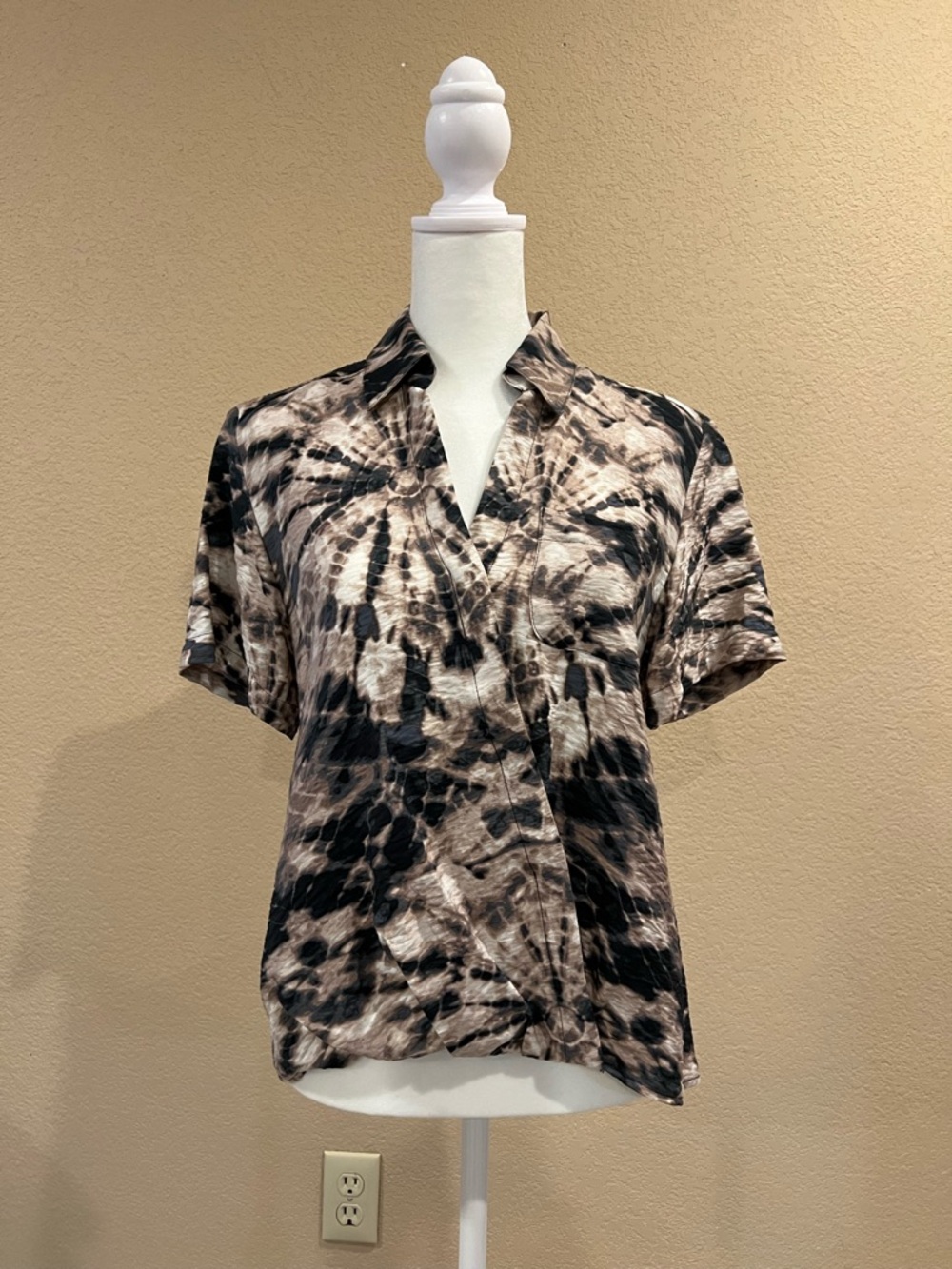 NWT Simply Vera Vera Wang Women’s Size XS Black & Tan Tie-Dye Top